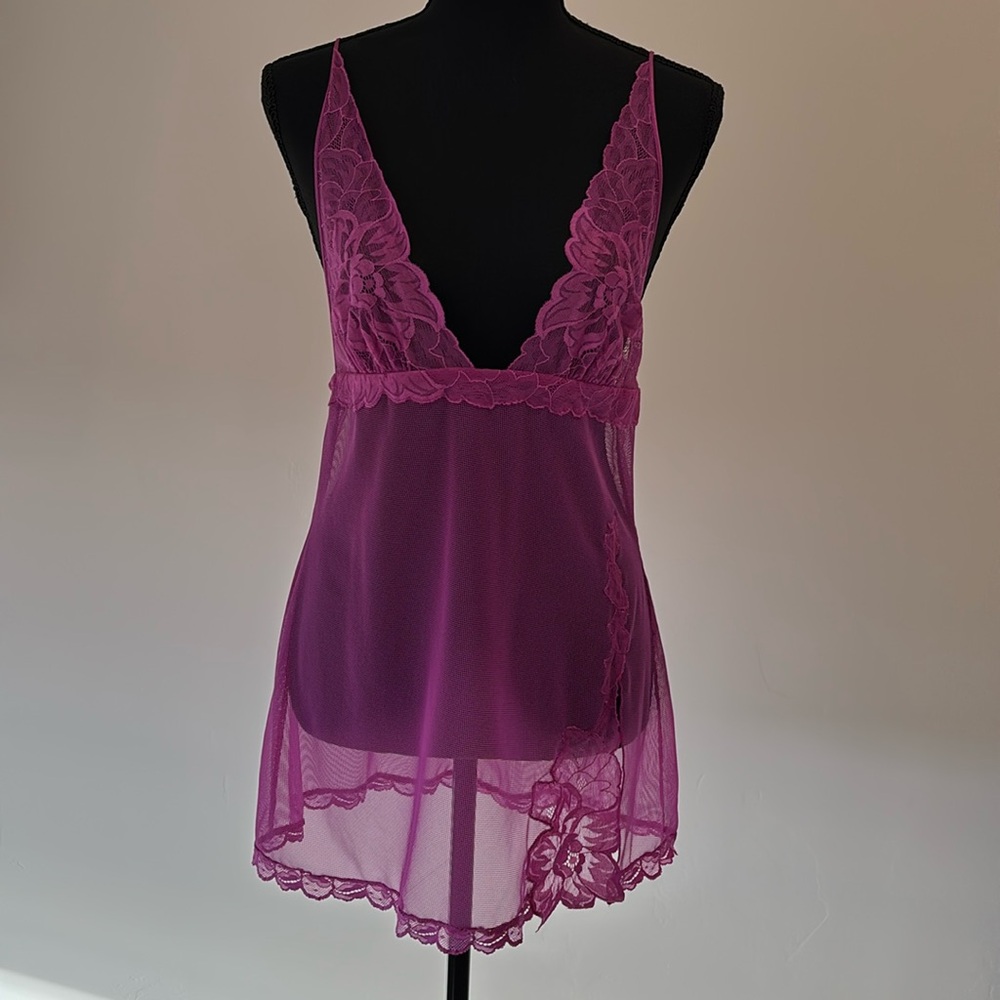 Vintage 2000s Victoria's Secret Fuchsia Lace Lingerie Top